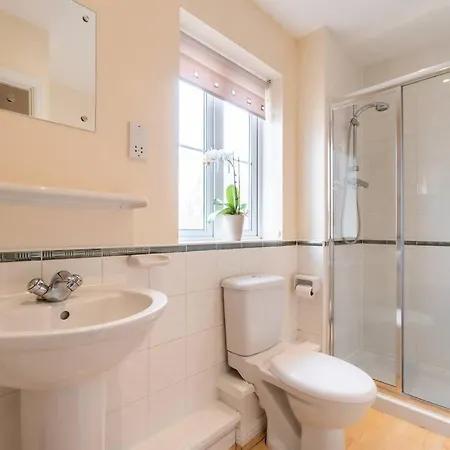 Bristol's Coach House - 2 Bedroom Detached With Secure Parking Apartment