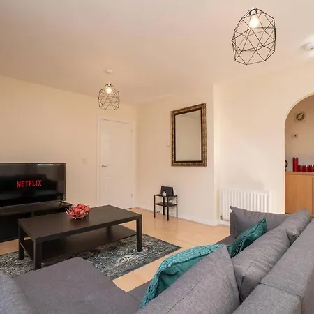 Bristol's Coach House - 2 Bedroom Detached With Secure Parking *