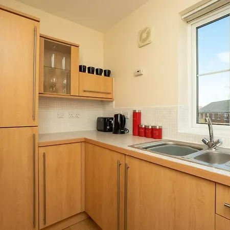 Bristol's Coach House - 2 Bedroom Detached With Secure Parking Apartment *