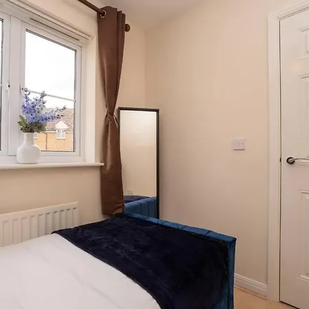 Bristol's Coach House - 2 Bedroom Detached With Secure Parking Apartment *