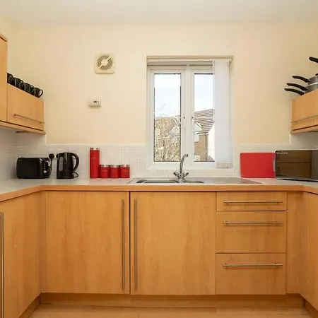Bristol's Coach House - 2 Bedroom Detached With Secure Parking Apartment *
